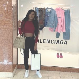 Meet your Posher, Caitlyn